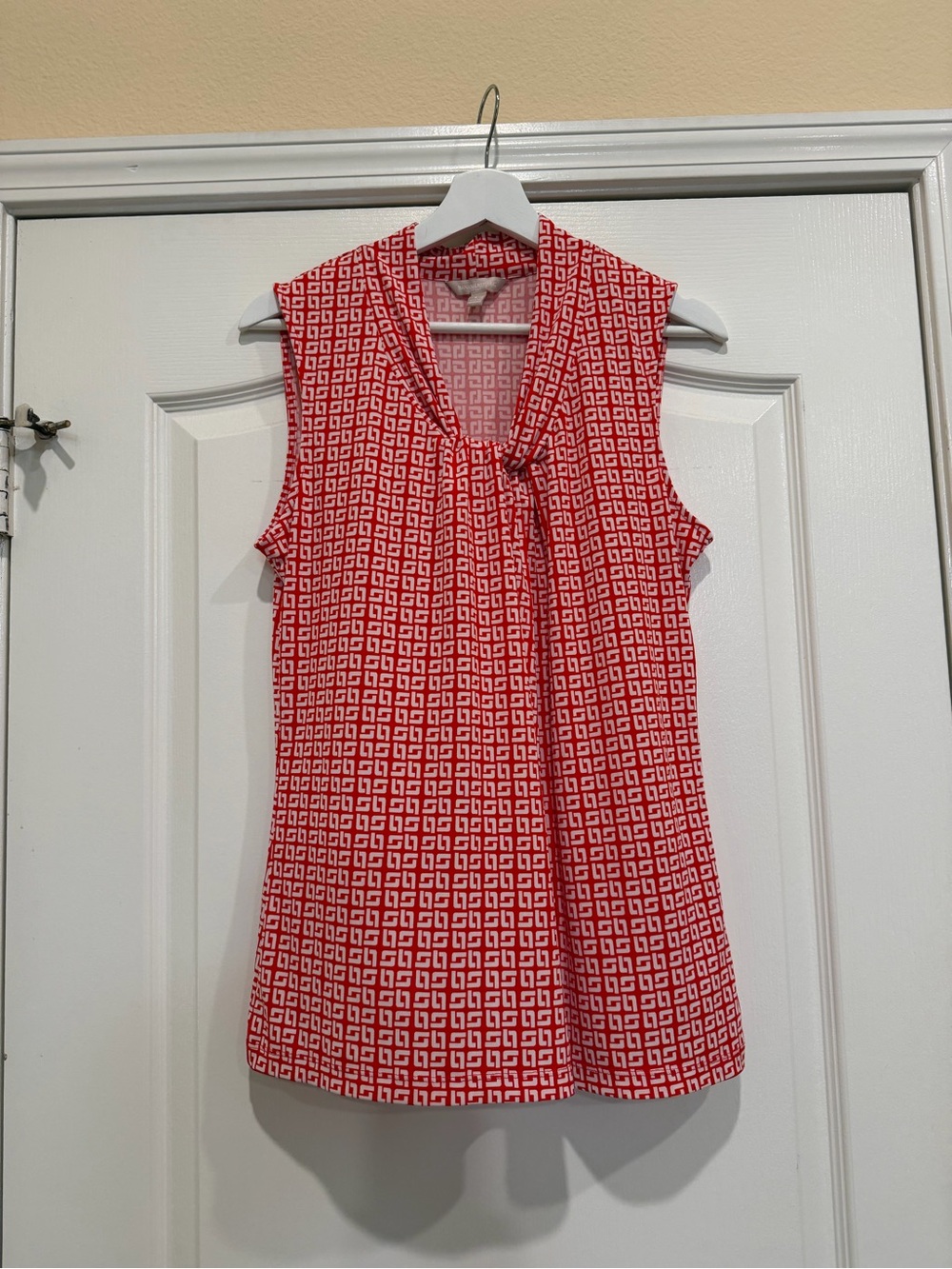 Women’s Sleeveless Geometric Tie-Neck Top